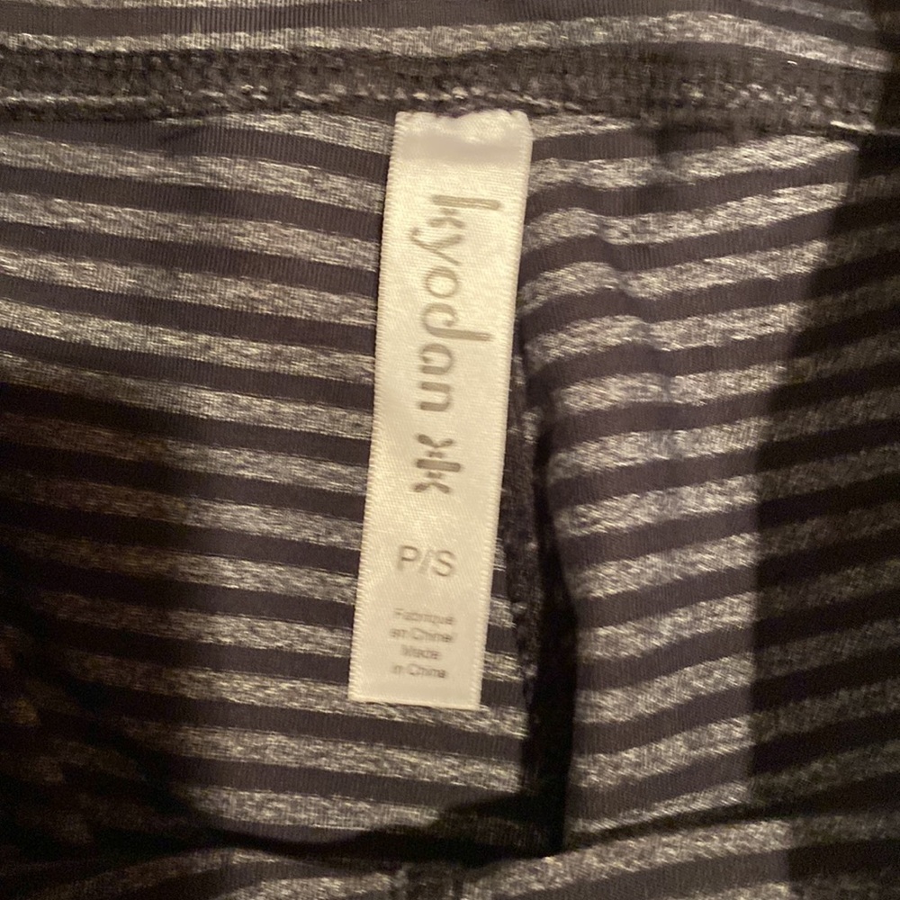 Womens Kyodan Capri leggings size petite small - Picture 4 of 6